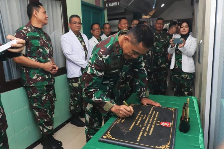 Panglima Kodam VI/Mulawarman Menghadiri Pertemuan Dewan Pengawas dan Meresmikan Renovasi Rumah Sakit