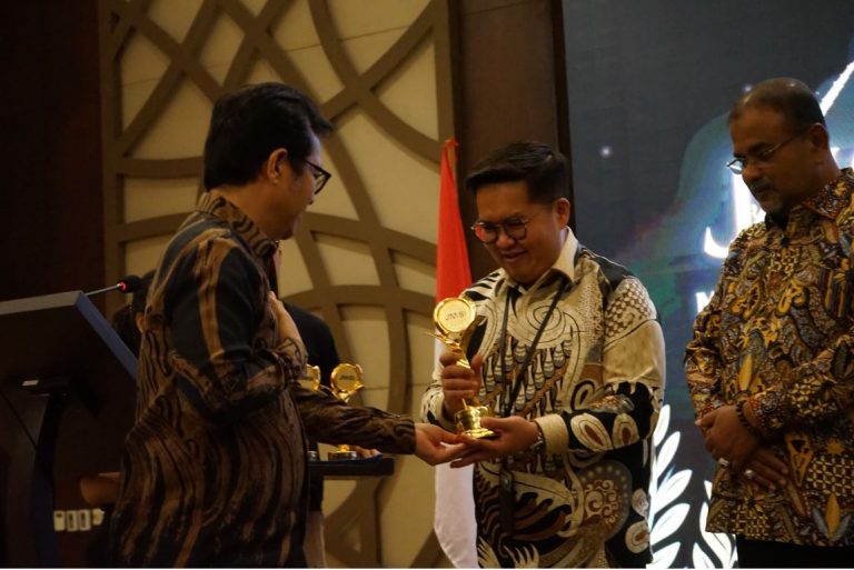 Wabup Kukar Rendi Solihin Raih Penghargaan JMSI Award, Gaungkan UMKM Sebagai Motor Ekonomi Lokal