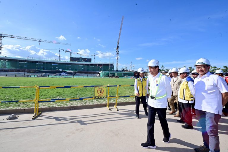 Pastikan Kesiapan HUT Ke-79 RI, Presiden Tinjau Lapangan Upacara di IKN