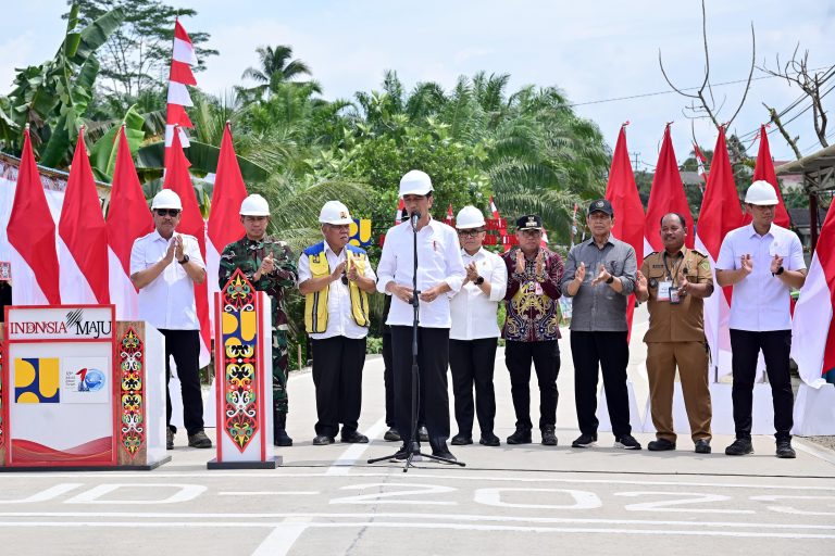 Presiden Jokowi mengesahkan pelaksanaan Inpres Jalan Daerah di Kalimantan Timur