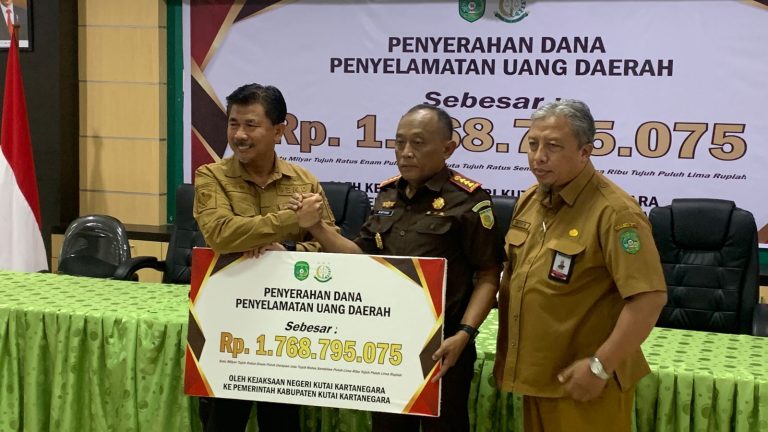 Selamatkan Uang Negara Rp 1.768.795.075 Kejaksaan Negeri Kukar Kembalikan Uang ke Pemerintah