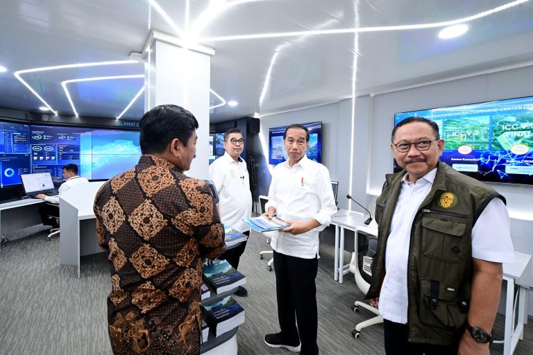 Presiden Jokowi Tinjau Pembangunan Pusat Komando IKN dan Studio Mini TVRI